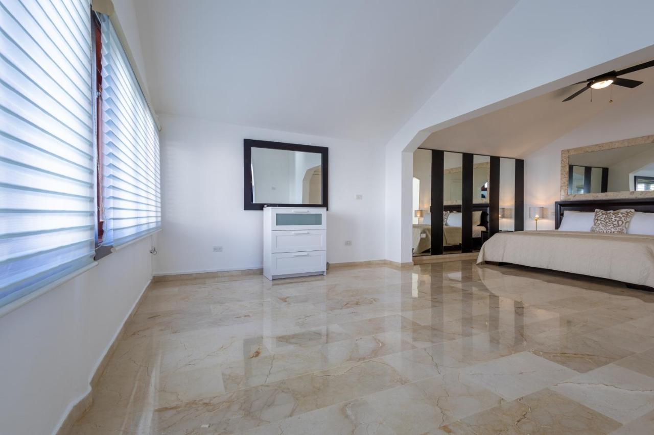 Huge 8-bedroom With Private Pool - Corales *