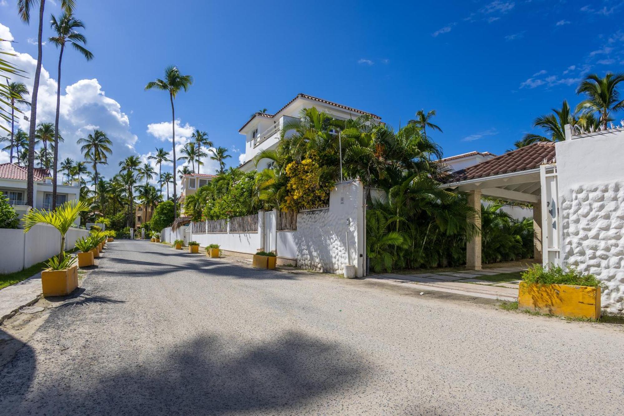Huge 8-bedroom With Private Pool - Corales Punta Cana